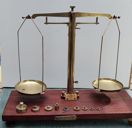 Balkenwaage aus messing mit - balkenwaage,