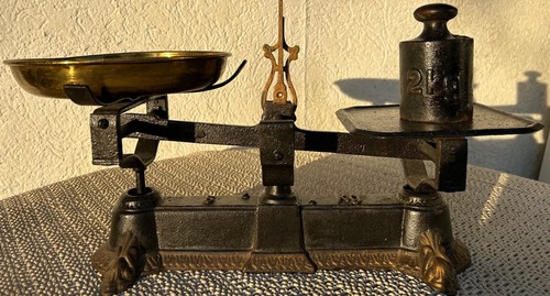 Antike waage aus - antike, eisen